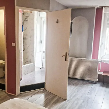 De L'academie Hotel 2*