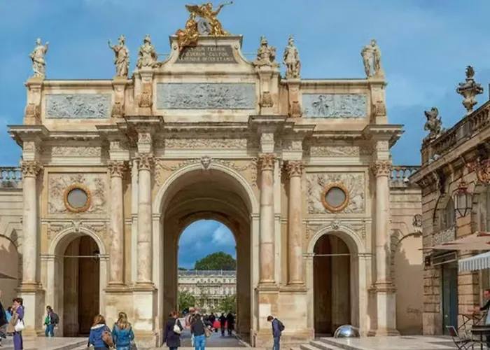 فندق De L'academie Place Stanislas, Centre , Gare Et Congres 2*